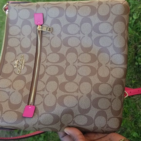 Coach Pink Signature Rowan File  CROSSBODY The Bag Is Like New Only Been Worn 1 - Picture 3 of 7